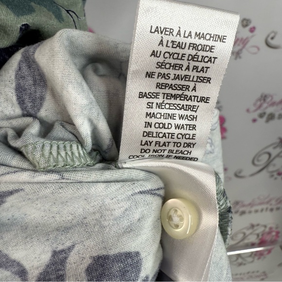 Simons t-shirt, half buttons, flowers polo Green Floral Button Down Shirt - Picture 11 of 12